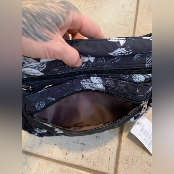 NIB NO TAG Black & White Floral Nylon Crossbody Shoulder Bag Multi-Zip Pockets - Picture 3 of 12